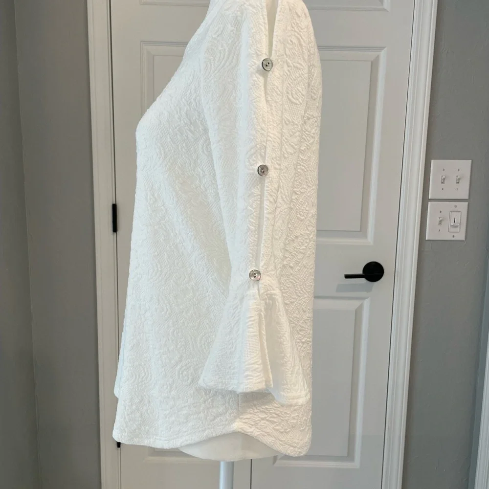 NWOT Elegant White/Cream Bell 3/4 Sleeve Top - Picture 2 of 9